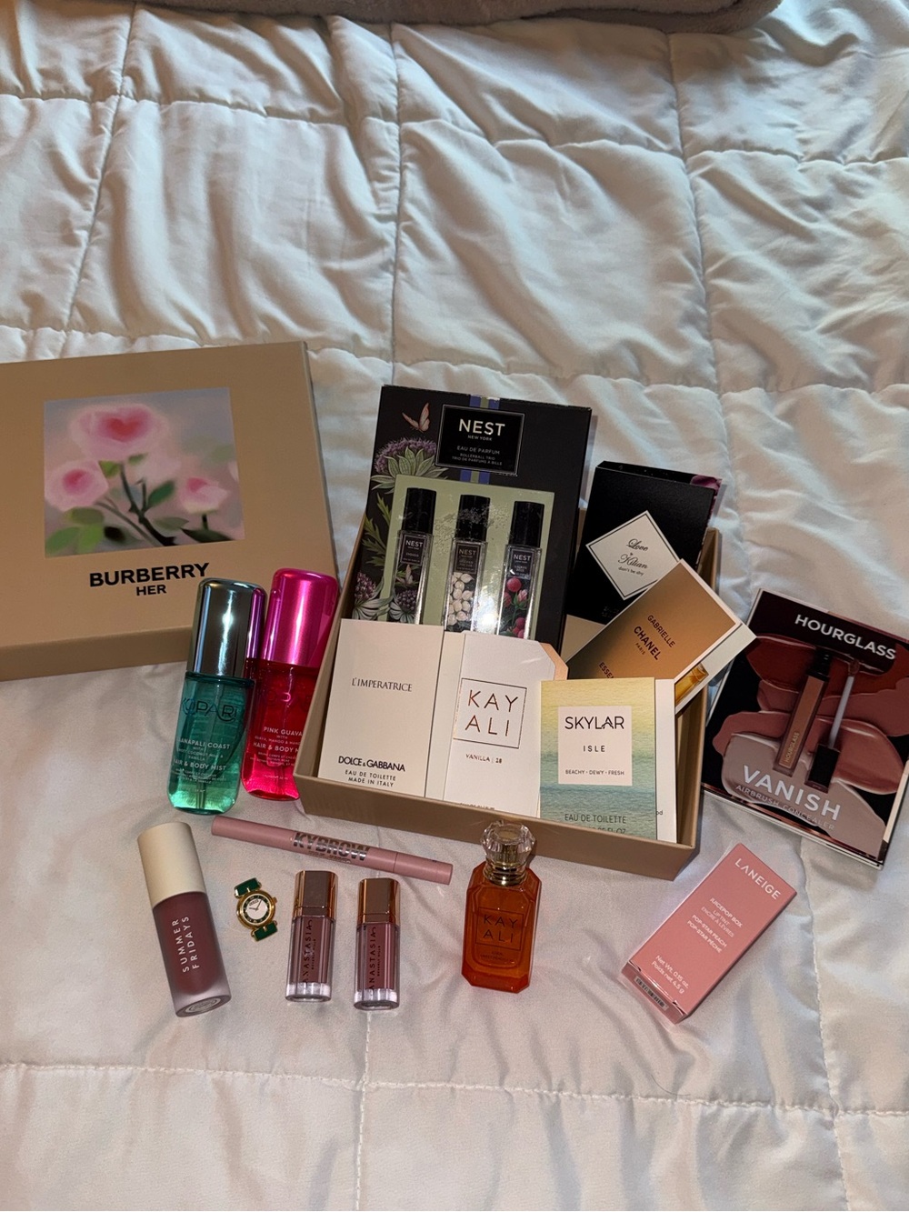 Assorted Women’s Makeup & Fragrance - beauty vanity clean out bundle